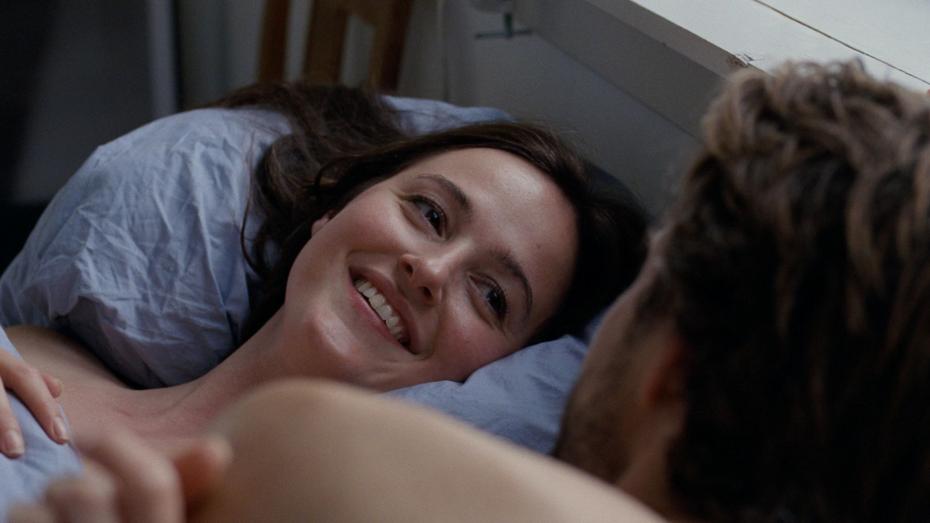 Renate Reinsve a Anders Danielsen ve filmu Citová hodnota