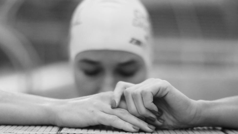 Snímek Ivany Dostálové z cyklu Plavkyně (výřez)