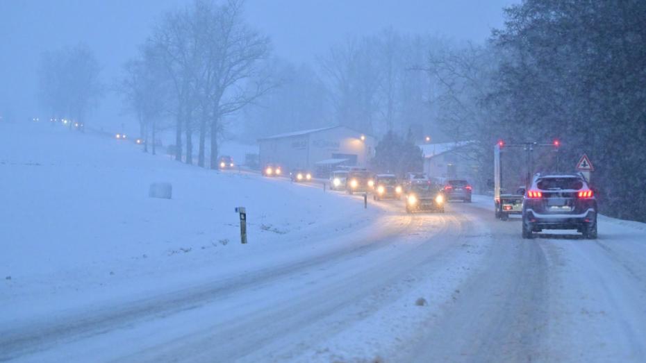 Silné sněžení komplikuje dopravu na Českobudějovicku